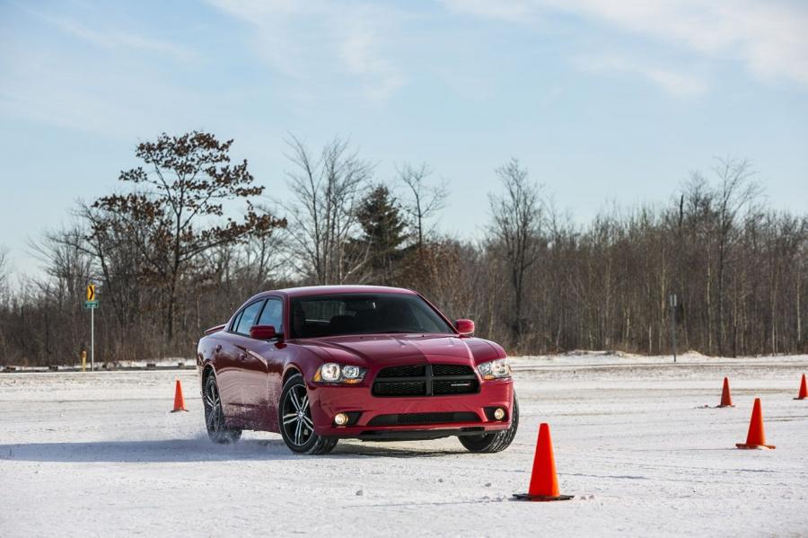 Dodge Charger AWD Sport 2013 года  (фото 11 из 50)